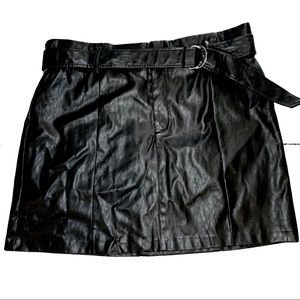 Faux Leather Mini Skirt! FOREVER21+ 3X black